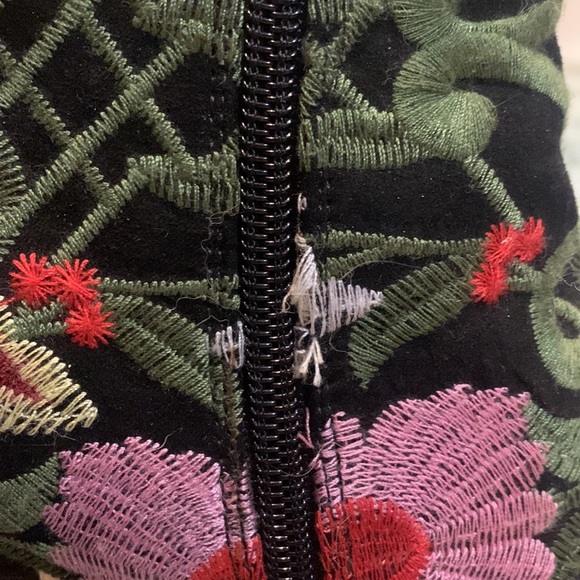 Embroidered Heel Boots, Flower Pattern - Picture 4 of 10